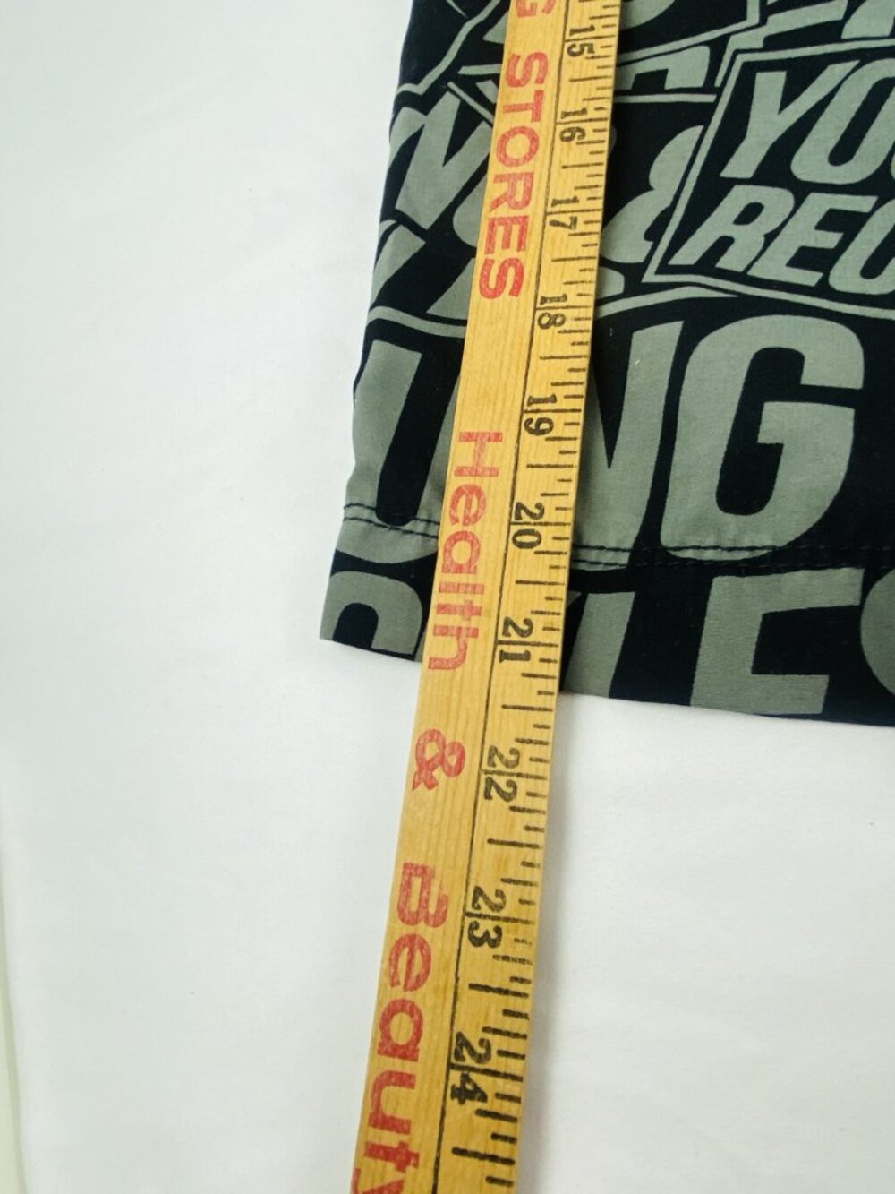 Young & Reckless Mens Board Shorts Size 32 100% Poly Black, Gray, Red - Picture 5 of 8